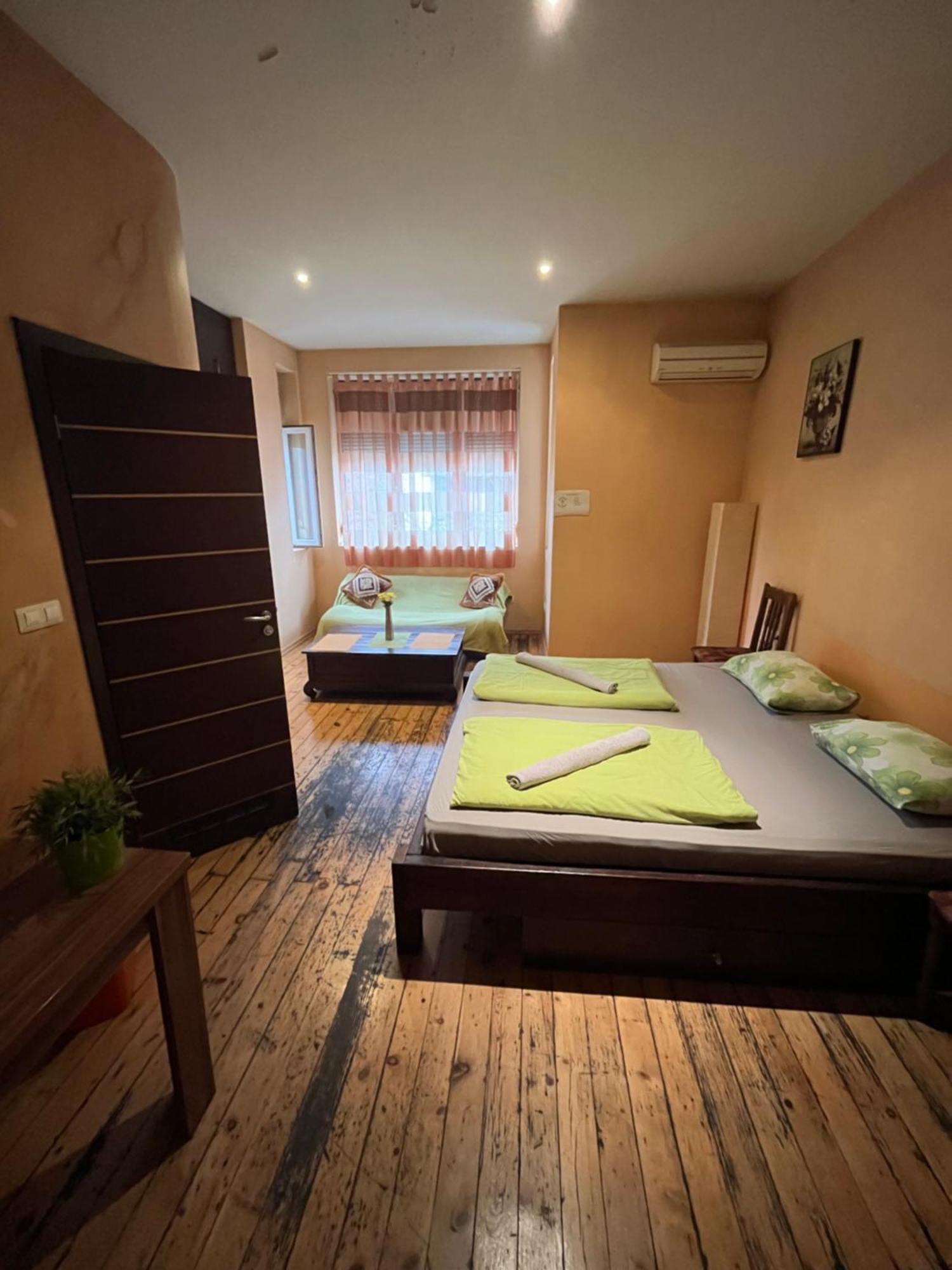Elegance On A Budget - Rooms For Rent In Sofia Center Bagian luar foto