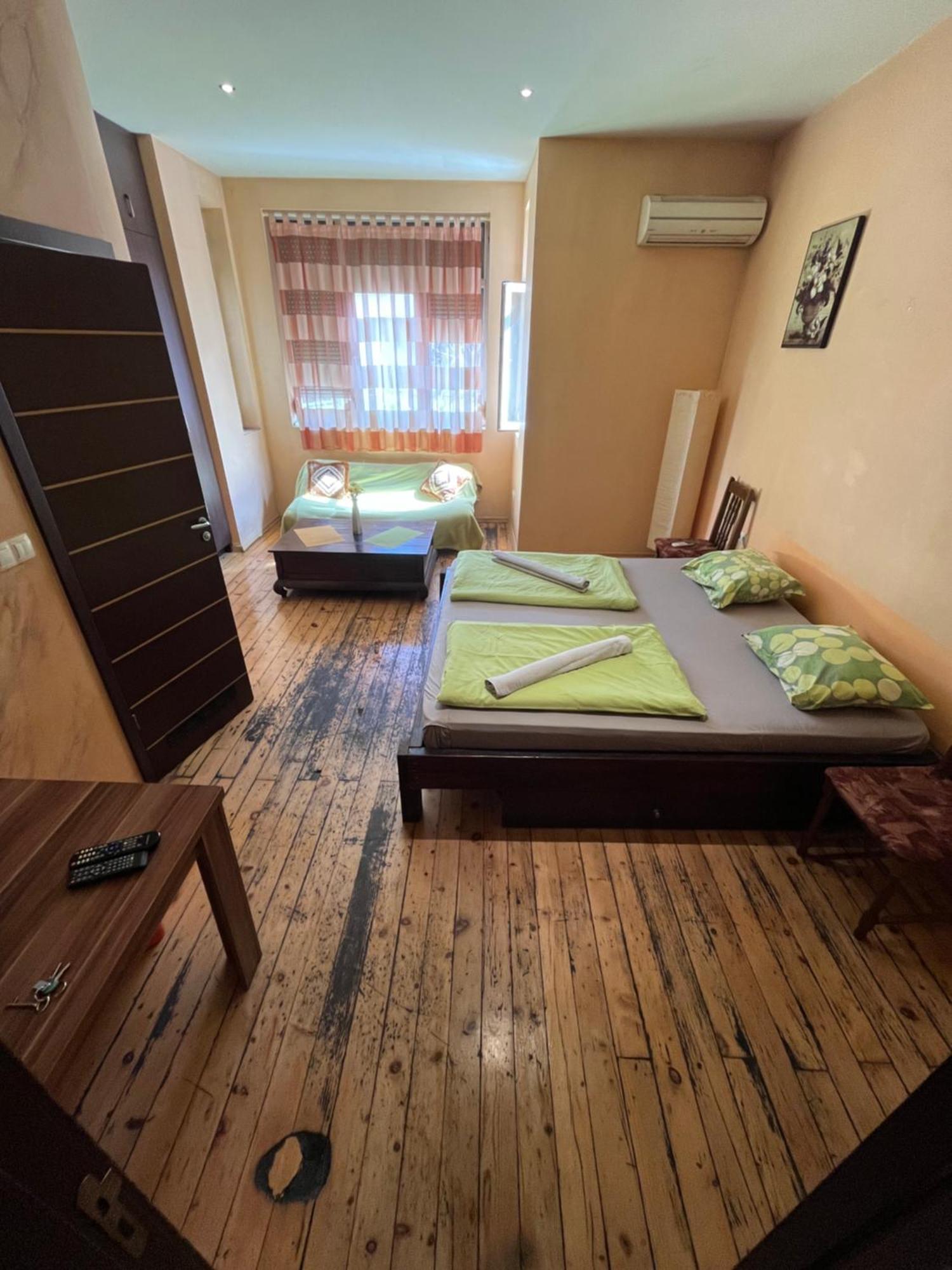 Elegance On A Budget - Rooms For Rent In Sofia Center Bagian luar foto