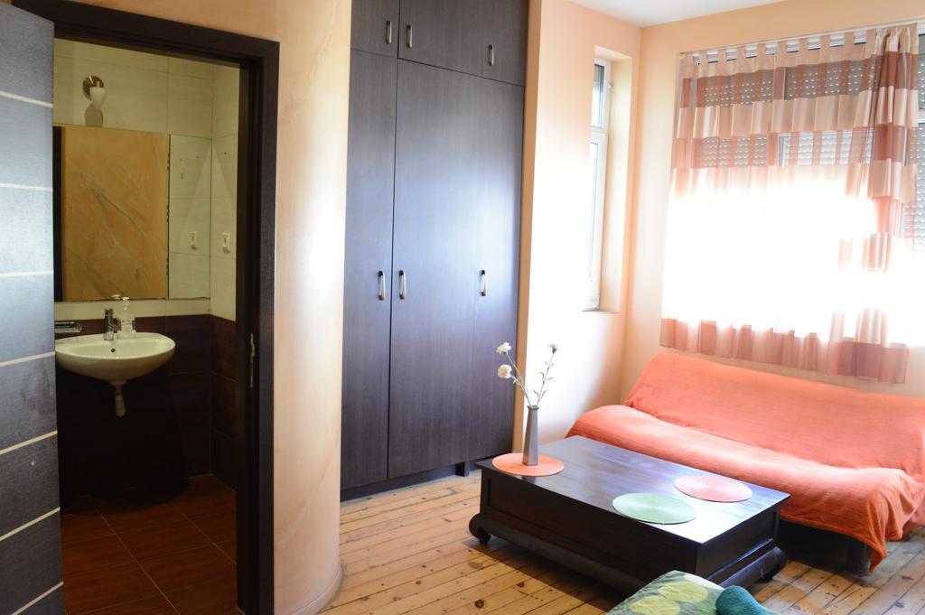 Elegance On A Budget - Rooms For Rent In Sofia Center Bagian luar foto