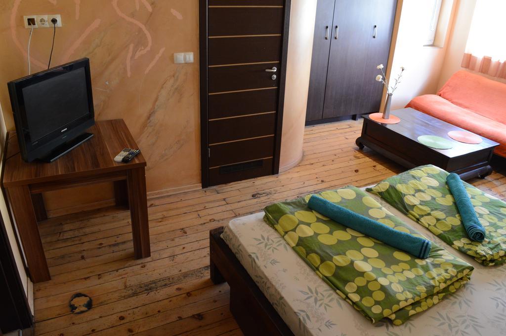 Elegance On A Budget - Rooms For Rent In Sofia Center Bagian luar foto