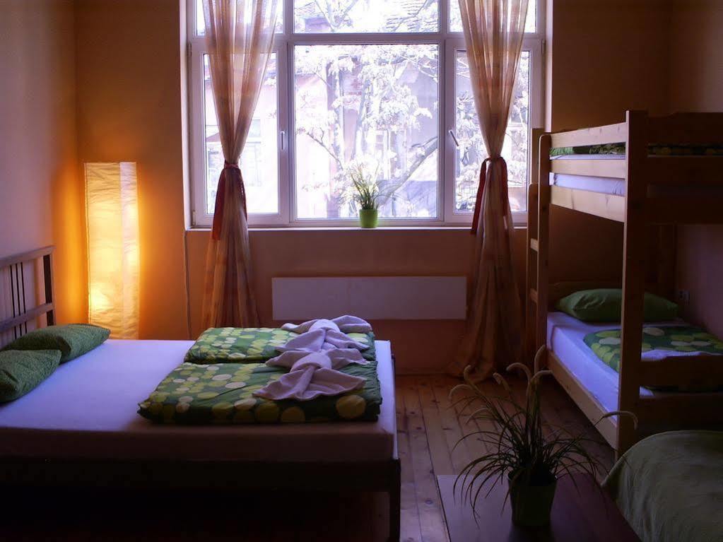 Elegance On A Budget - Rooms For Rent In Sofia Center Bagian luar foto