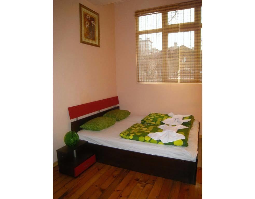 Elegance On A Budget - Rooms For Rent In Sofia Center Bagian luar foto