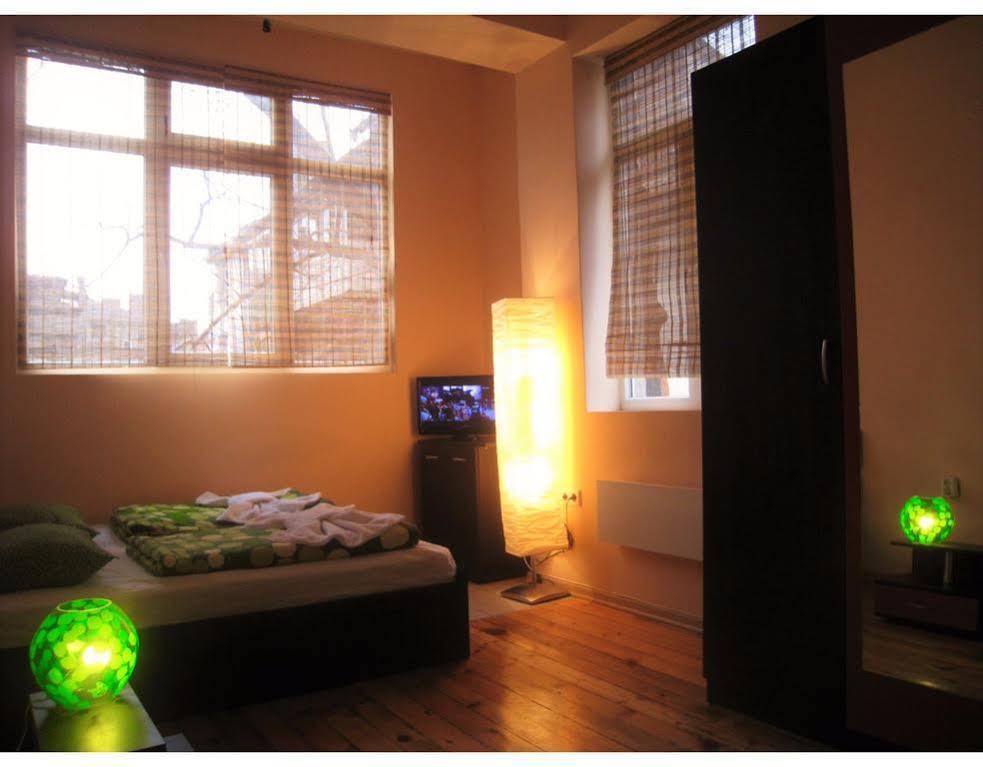 Elegance On A Budget - Rooms For Rent In Sofia Center Bagian luar foto